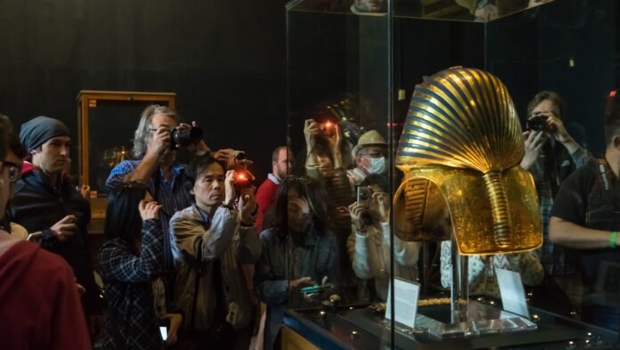القناع الذهبي للملك الطفل، أجمل مقتنيات المتحف المصري في التحرير